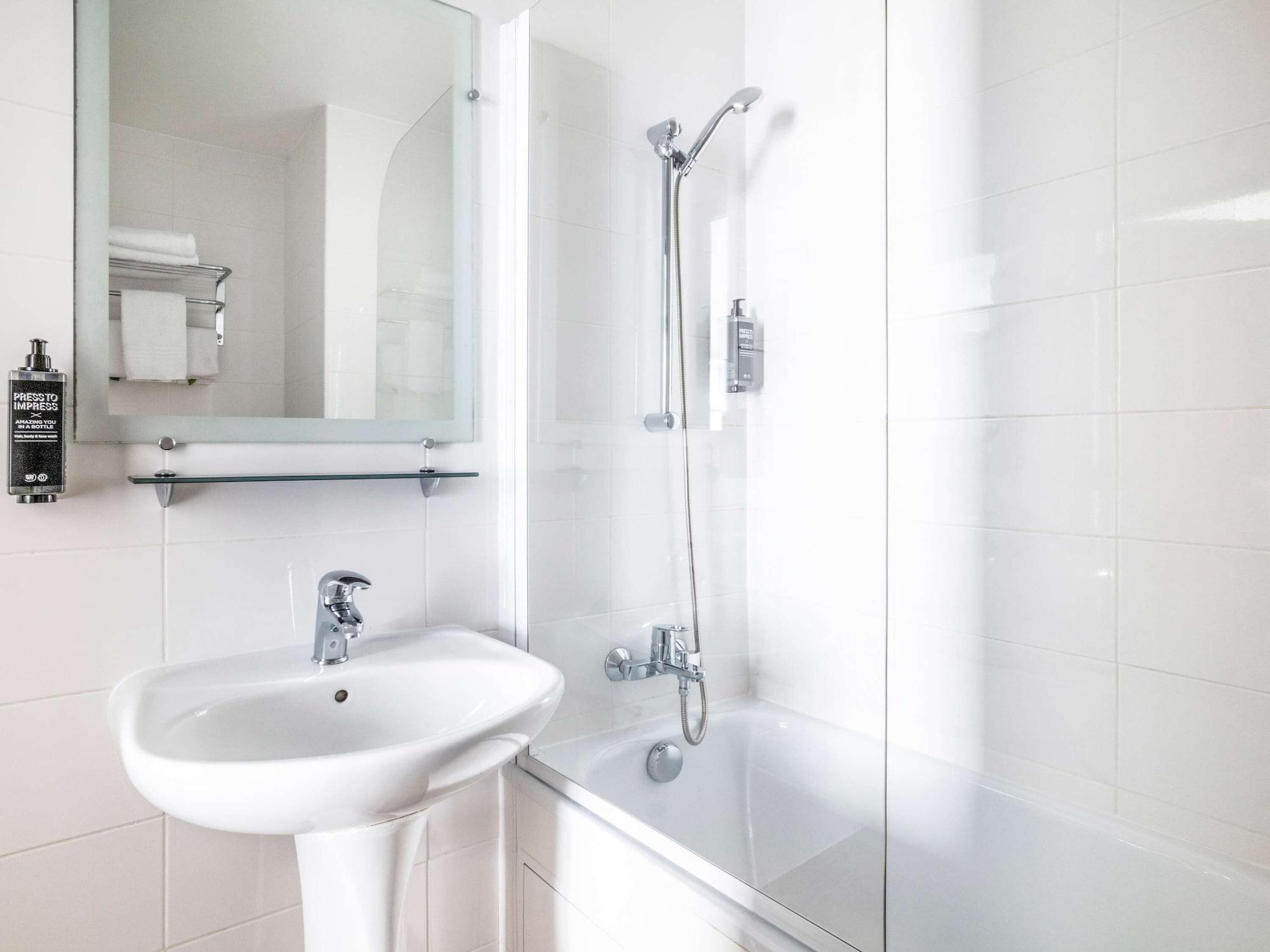 Готель Ibis Styles Asnieres Centre Екстер'єр фото